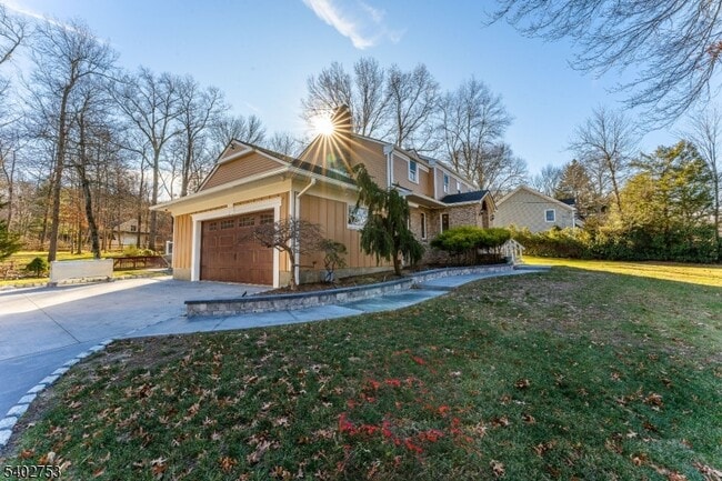 Building Photo - 850 Valley Rd