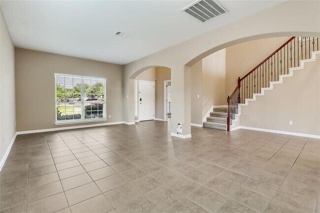 Building Photo - 401 Silver Trail