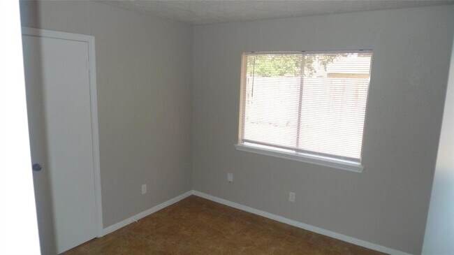 Building Photo - 7772 Park Falls Dr