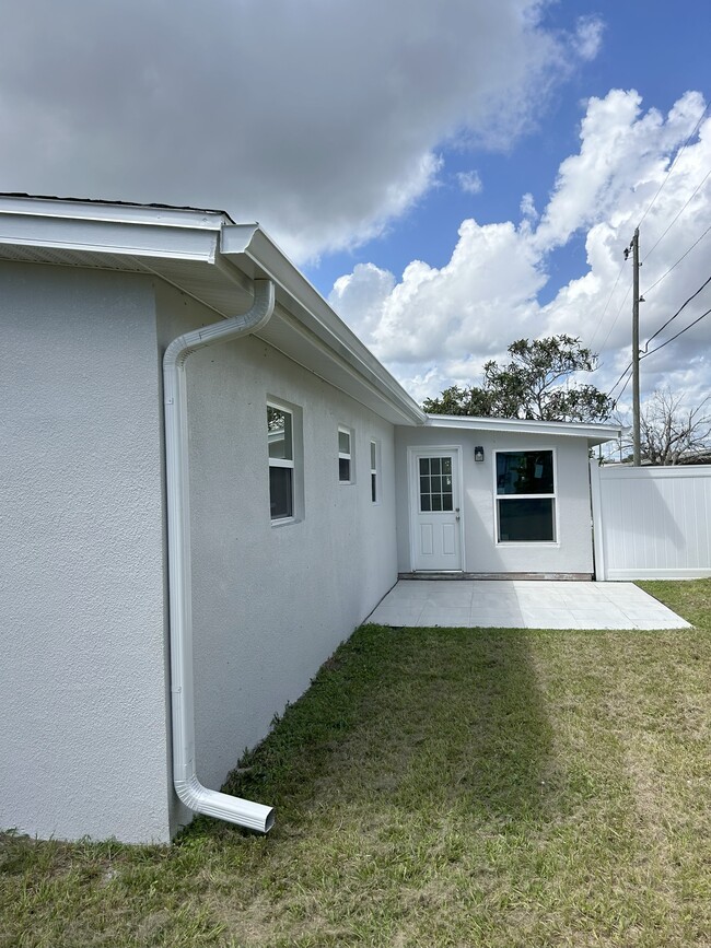 Building Photo - 4041 Edwards St