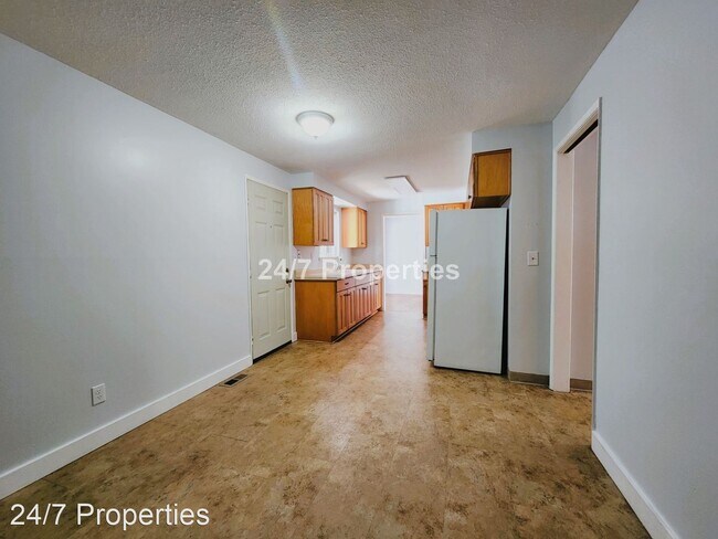 Building Photo - 3 br, 2 bath House - 3029 SE Swain Ave