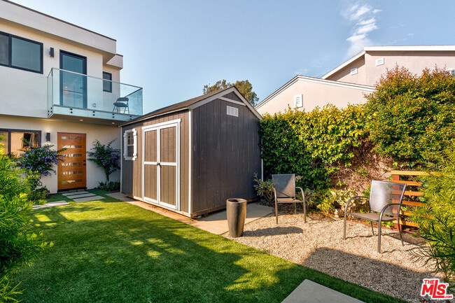 Building Photo - 12153 Palms Blvd