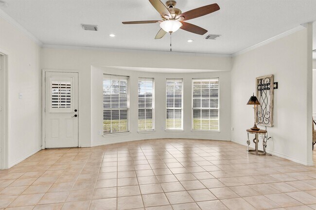 Building Photo - 147 April Waters Dr W