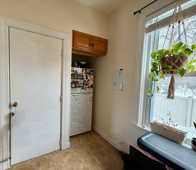 Building Photo - 274 Newtonville Ave