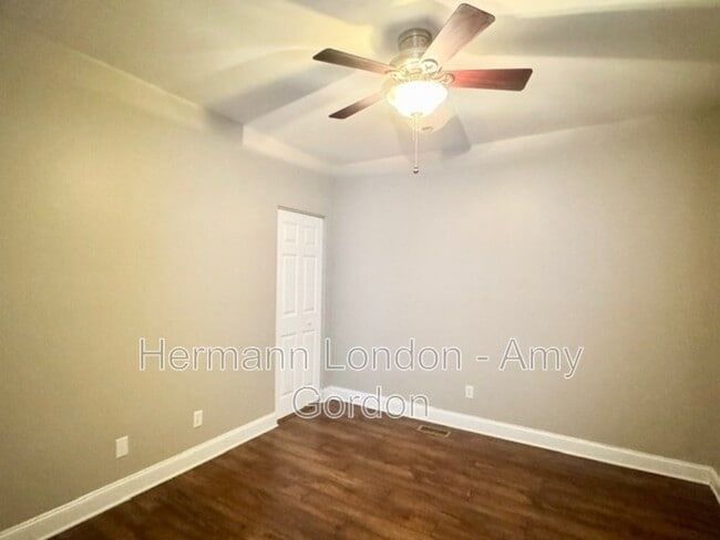 Building Photo - 2145 Victor St