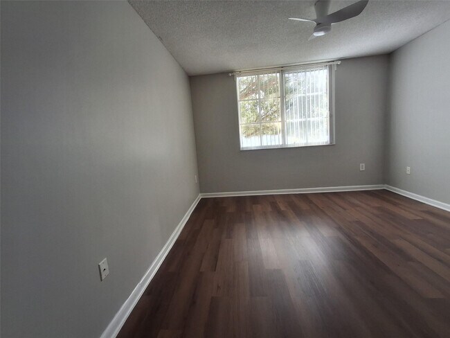 Building Photo - 4836 N State Rd 7