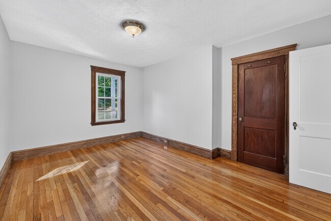 Building Photo - 216 Tremont St