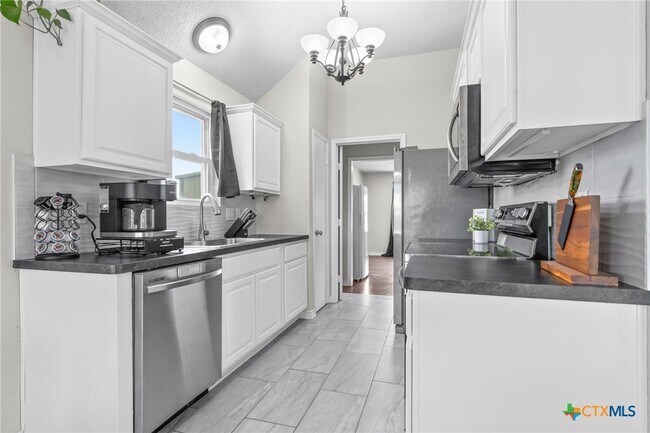 Building Photo - 2804 Bluejay Dr