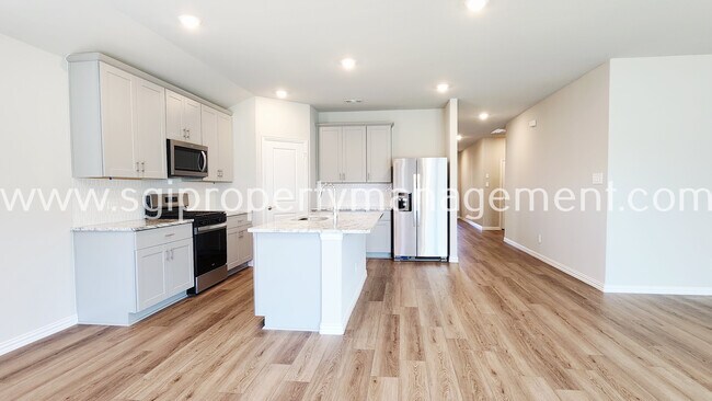 Building Photo - 417 Stagg St