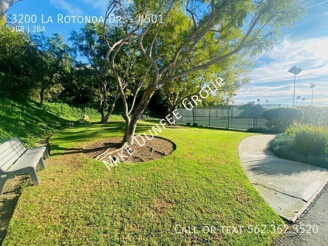 Building Photo - 3200 La Rotonda Dr
