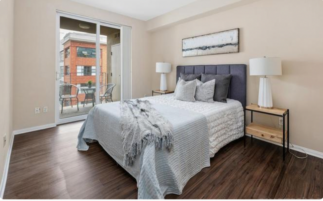 Building Photo - Fantastic Penthouse Unit Downtown Marina D...