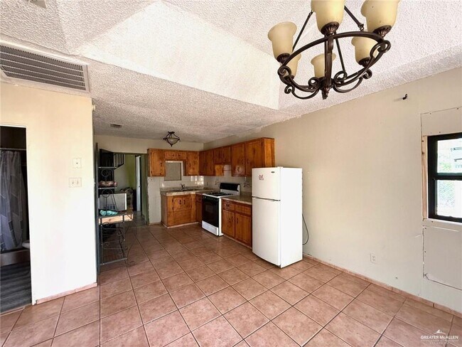 Building Photo - 11 N Moorefield Rd