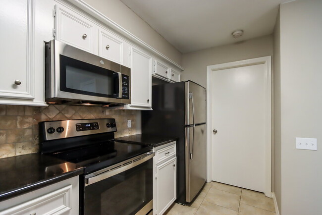 Building Photo - 11631 Alcott Dr