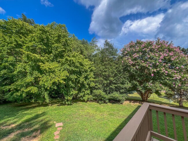 Building Photo - Gorgeous Single-Family Home! Large Deck, B...