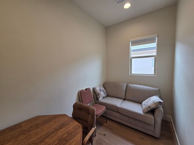 Building Photo - 1212 Hopewell Dr