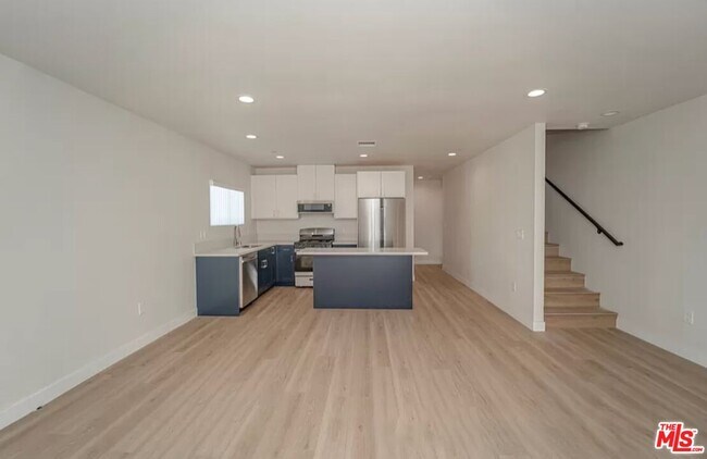 Building Photo - 204 E 29th St