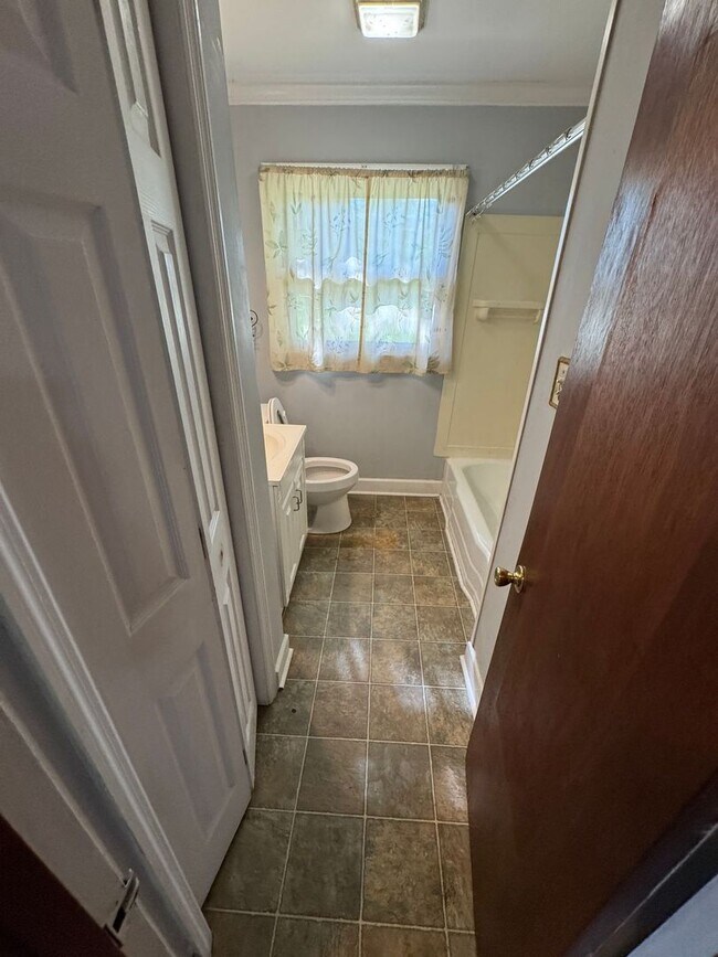 Building Photo - 3 Bedrooms and 1 Bathroom - MOVE-IN SPECIAL: $200 off first months rent