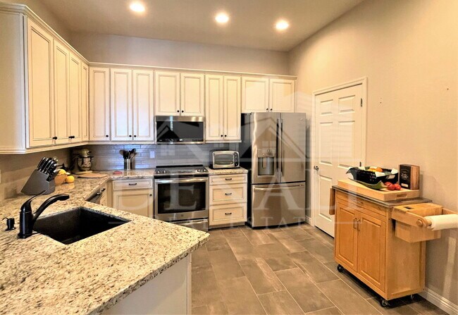 Building Photo - 14575 W Mountain View Blvd