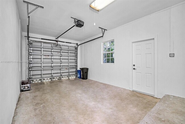 Building Photo - 1135 Asturia Ave