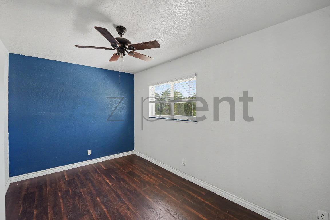 Building Photo - Unit