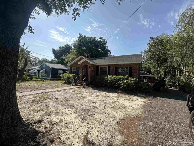 Primary Photo - 1414 Wisteria Ave