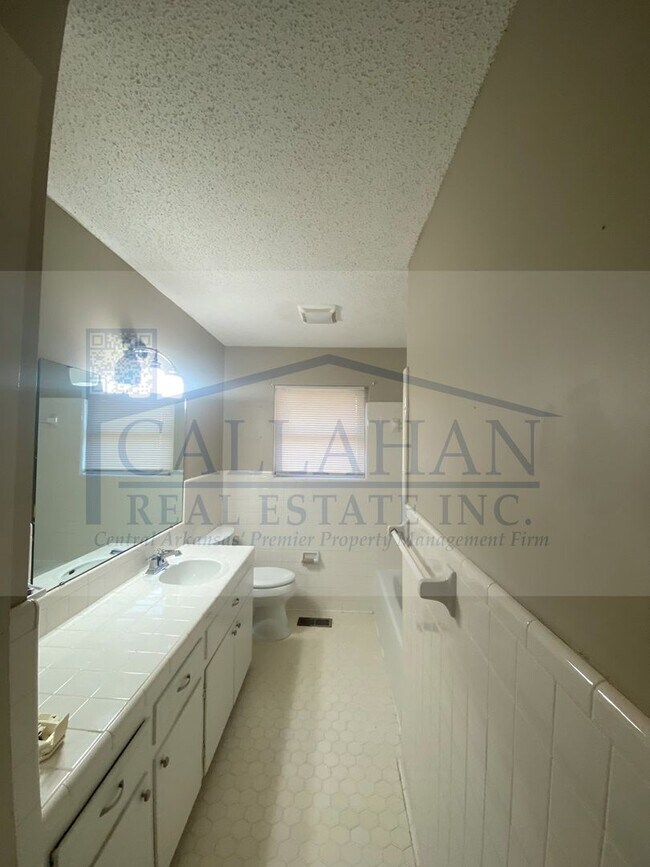 Building Photo - 303 S Longfield Ave