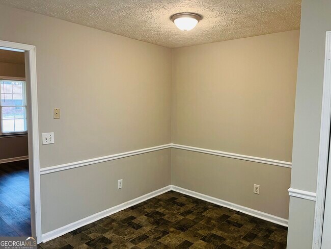 Building Photo - 12 Fredda Ln