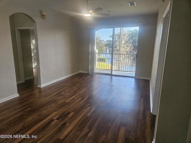 Building Photo - 10550 Baymeadows Rd