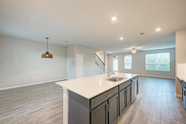 Building Photo - 5408a Baythorne Dr