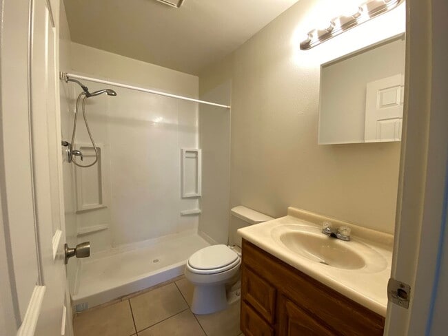 Building Photo - Spacious Duplex with Two Bedrooms, Two Bathrooms and Two Car Garage