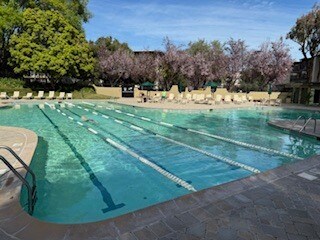 Building Photo - 802 N Delaware St