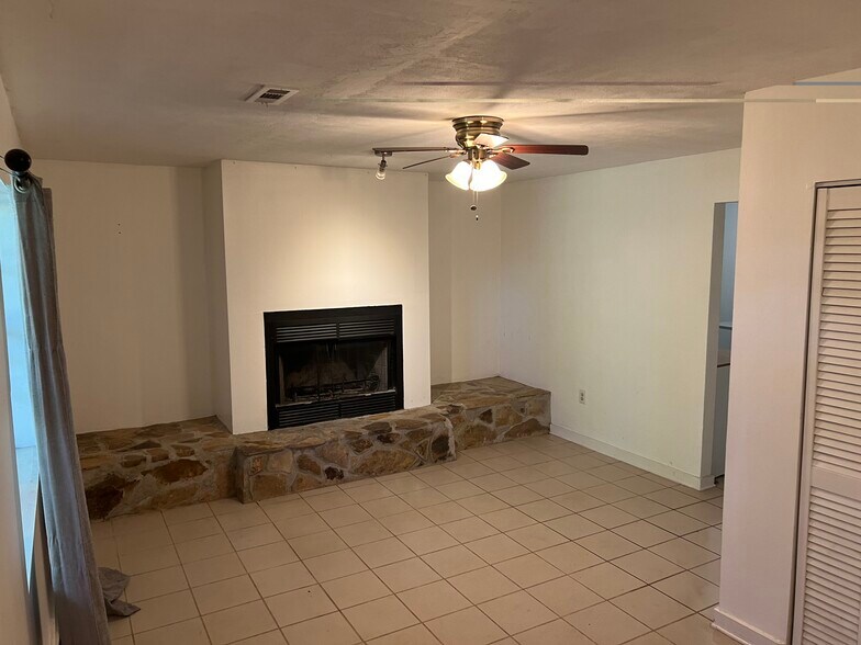 Building Photo - 2609 Forestdale Ave