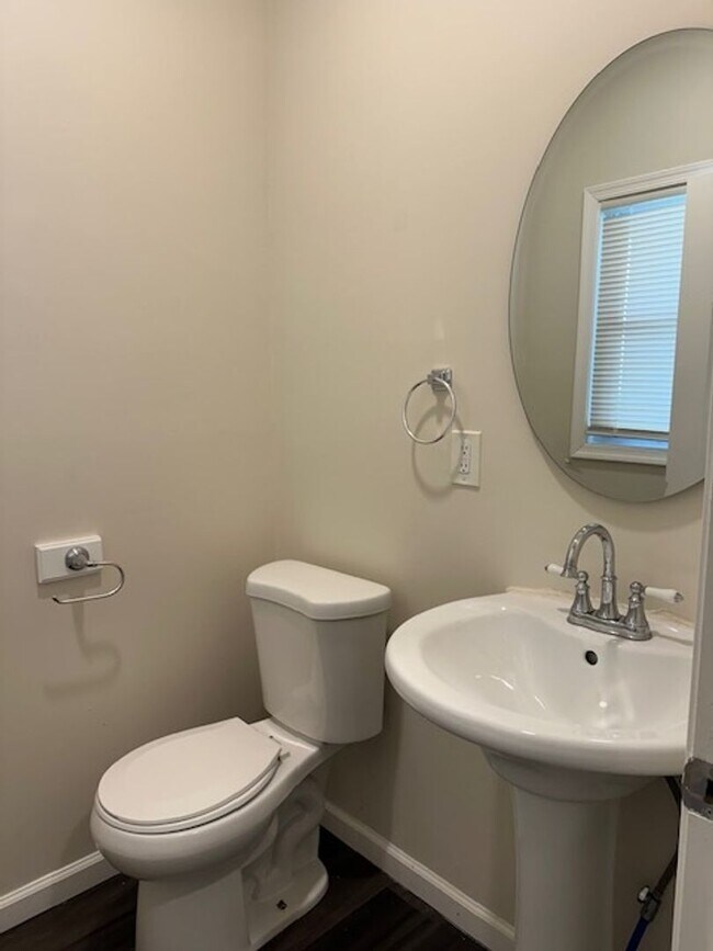 Building Photo - 548 N 3rd St