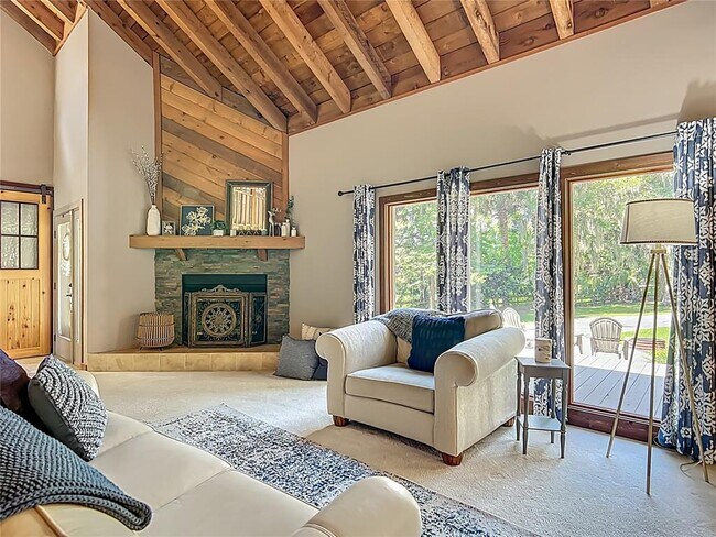 Building Photo - 4661 SW 7th Avenue Rd