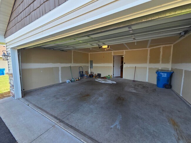 Building Photo - 38231 Ewing Ct