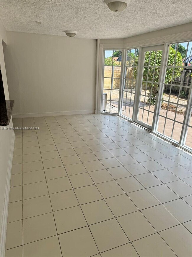 Building Photo - 9110 SW 9th Terrace