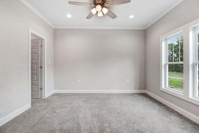 Building Photo - 106 Kingston Cir