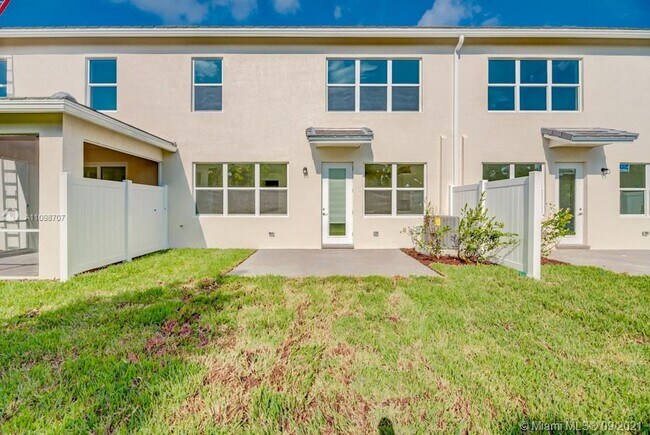 Building Photo - 1585 Evergreen Terrace