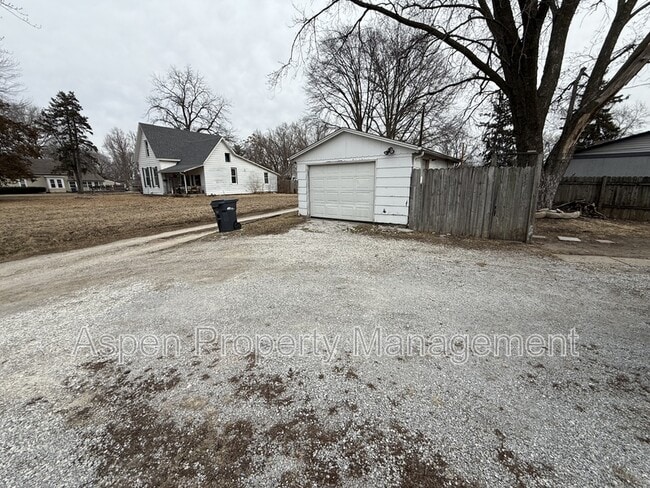 Building Photo - 824 Harrison Ave