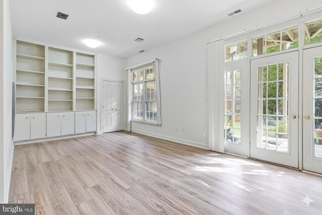 Building Photo - 7953 Turncrest Dr