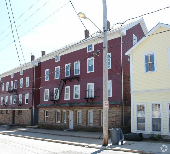 Primary Photo - 140 Sayles St