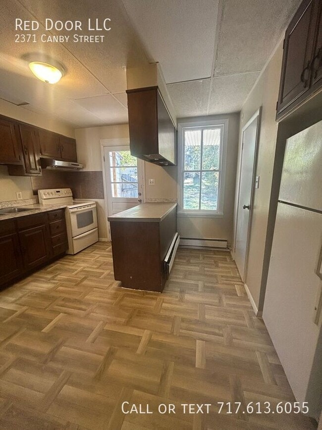 Building Photo - 2371 Canby St