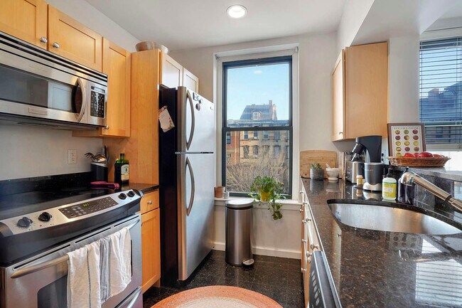 Building Photo - 1661-1663 Washington St. Unit 201
