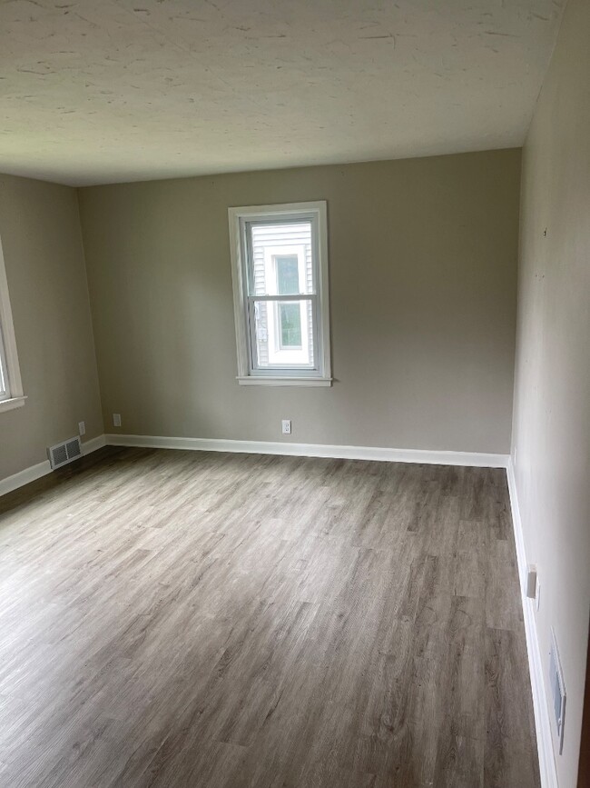 Building Photo - 813 Lincoln St