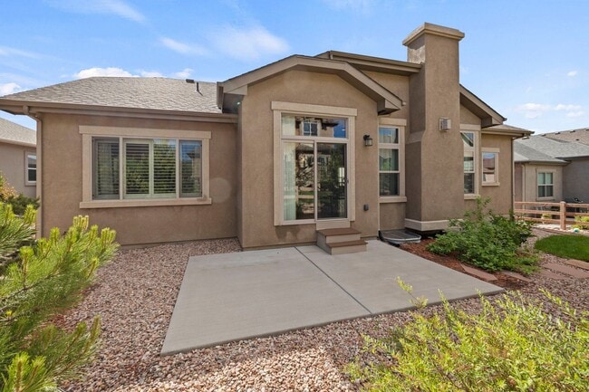 Building Photo - BEAUTIFUL 4BD + OFFICE MAIN-LEVEL LIVING H...