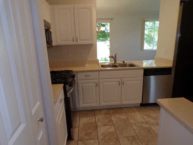 Building Photo - 1045 Carrick Ln