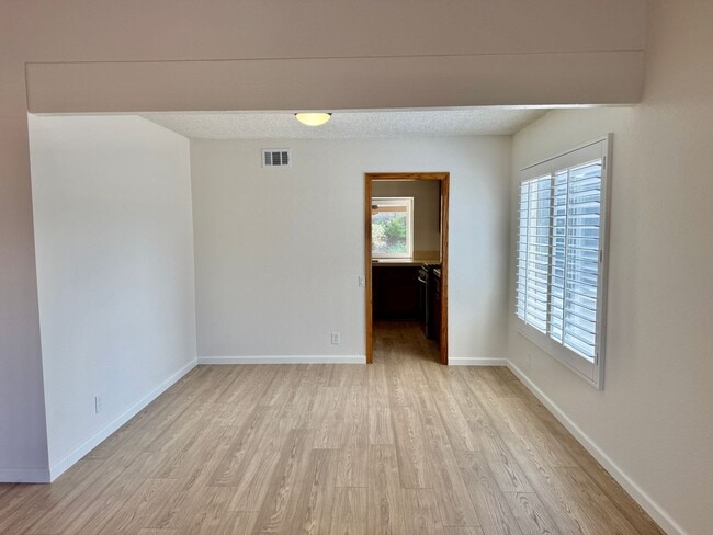 Building Photo - Nice Single Story Home