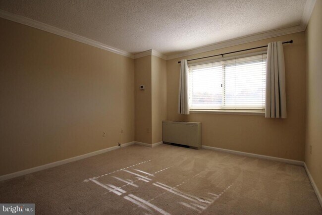 Building Photo - 1225 Martha Custis Dr