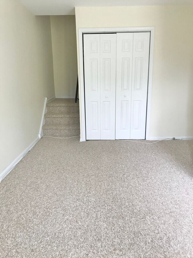 Building Photo - Gorgeous 2-Bed/1.5-Bath Townhouse in West Chester! Available Early September!