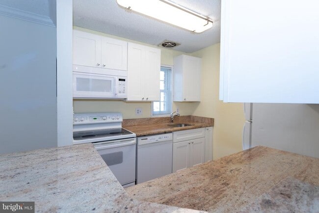 Building Photo - 1612 W Abingdon Dr